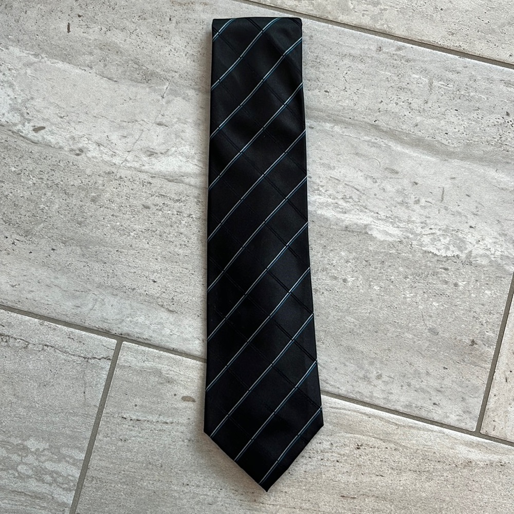 Geoffrey Beene tie black and greens